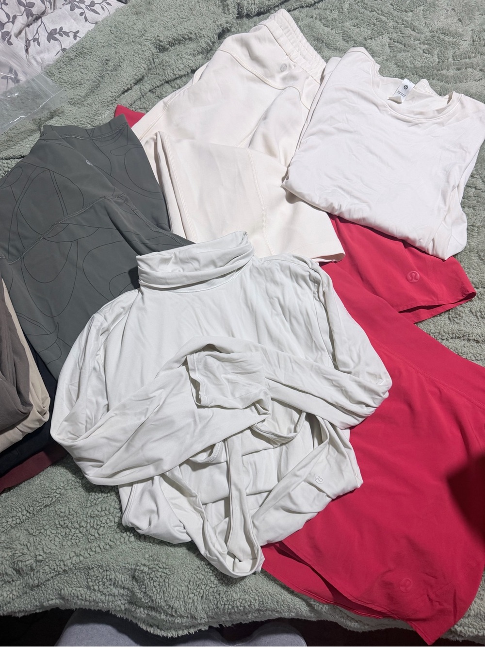 lululemon 12-14 (l) women’s bundle. Customer returns or barely worn